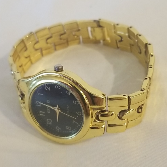 GENEVA Gold Ladies Chunky Watch - Picture 4 of 5